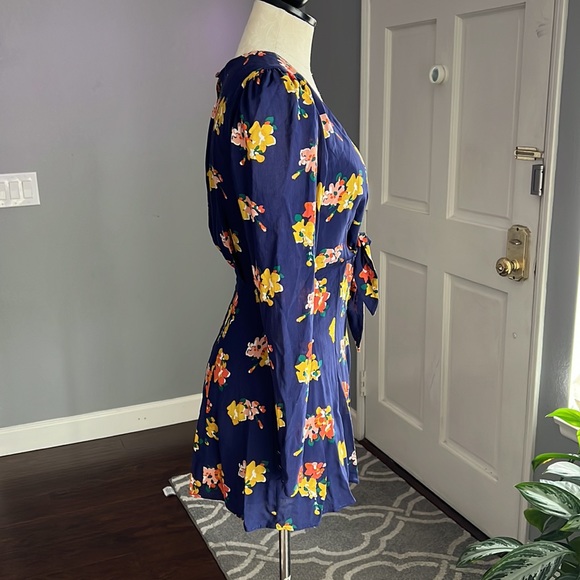 Kimchi Blue Plunge Neck Floral Print Romper - Picture 5 of 9